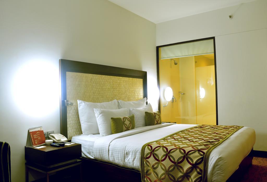 The Pride Hotel, Bangalore Bagian luar foto