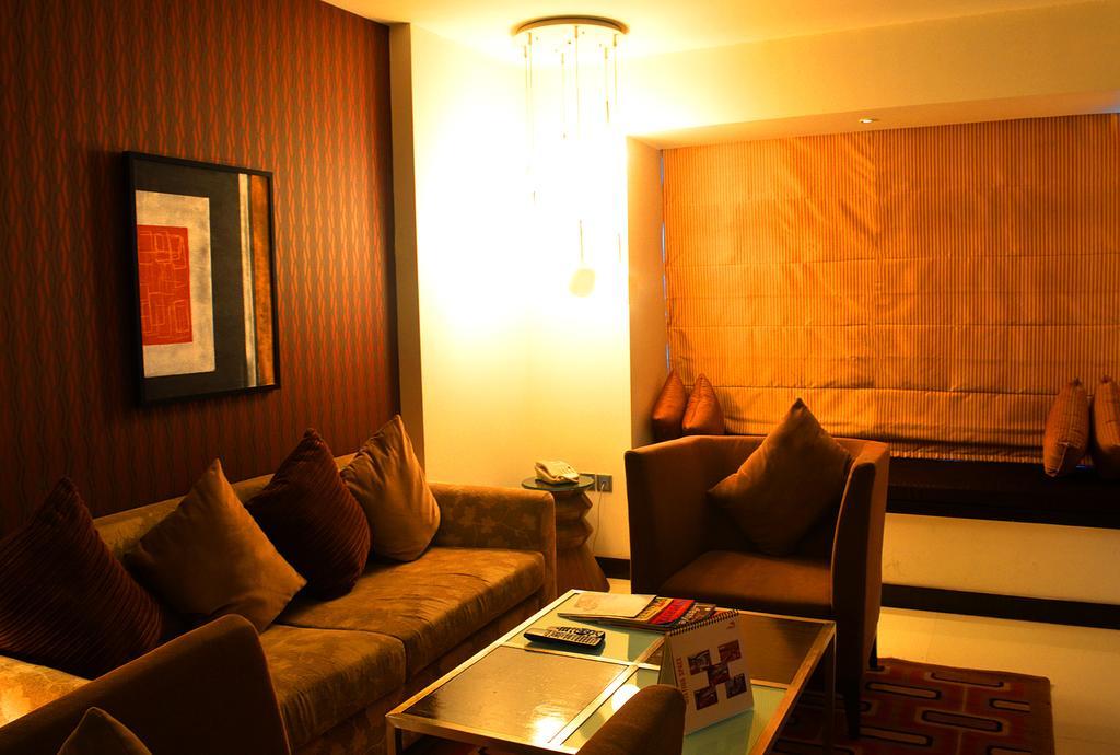 The Pride Hotel, Bangalore Bagian luar foto