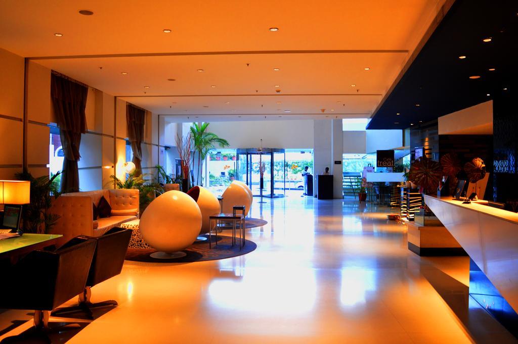 The Pride Hotel, Bangalore Bagian luar foto