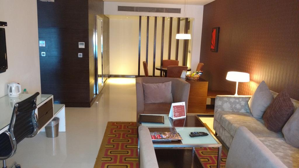 The Pride Hotel, Bangalore Bagian luar foto