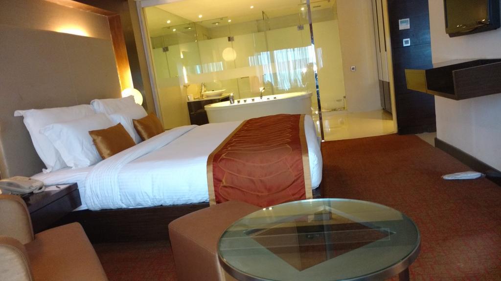 The Pride Hotel, Bangalore Bagian luar foto