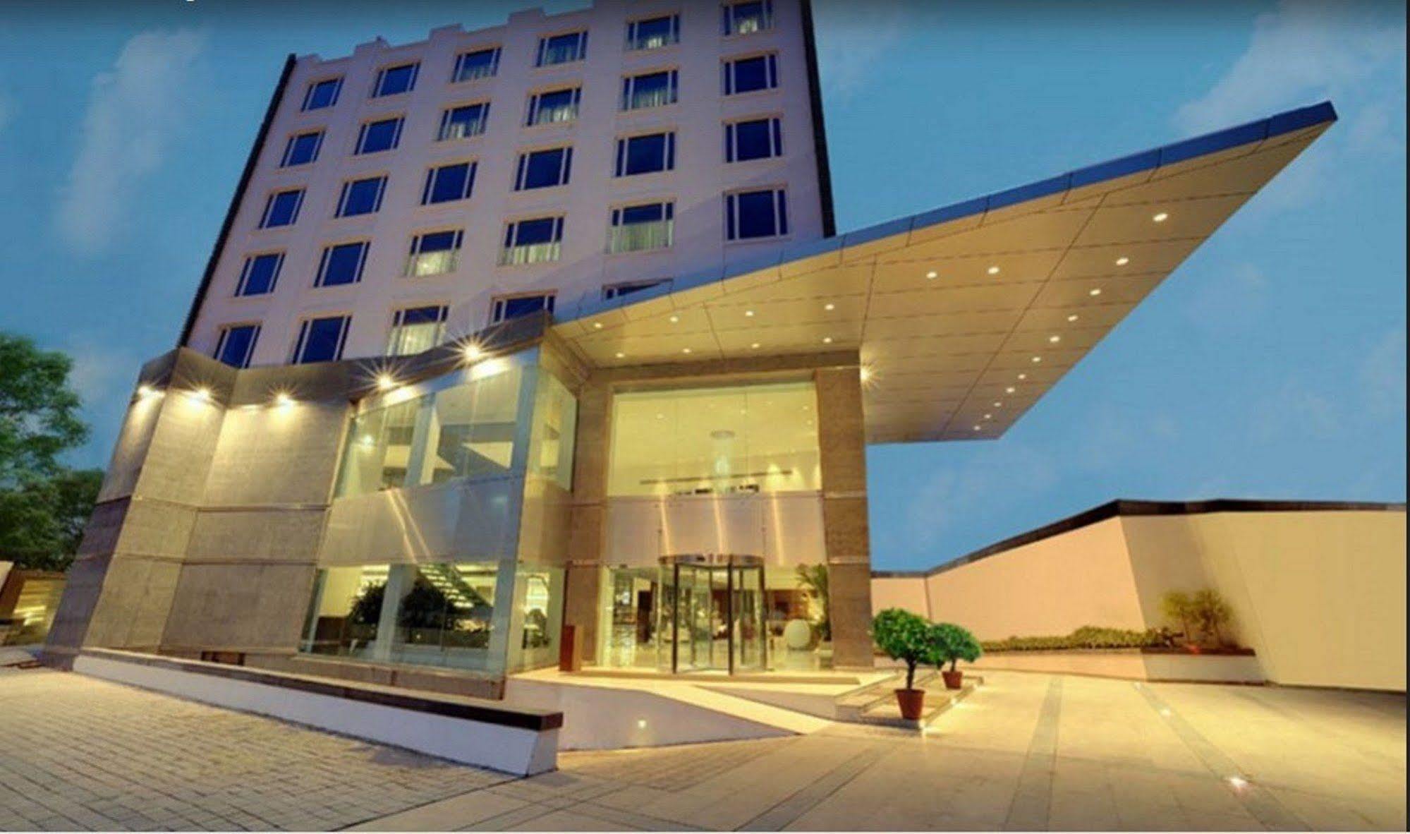 The Pride Hotel, Bangalore Bagian luar foto